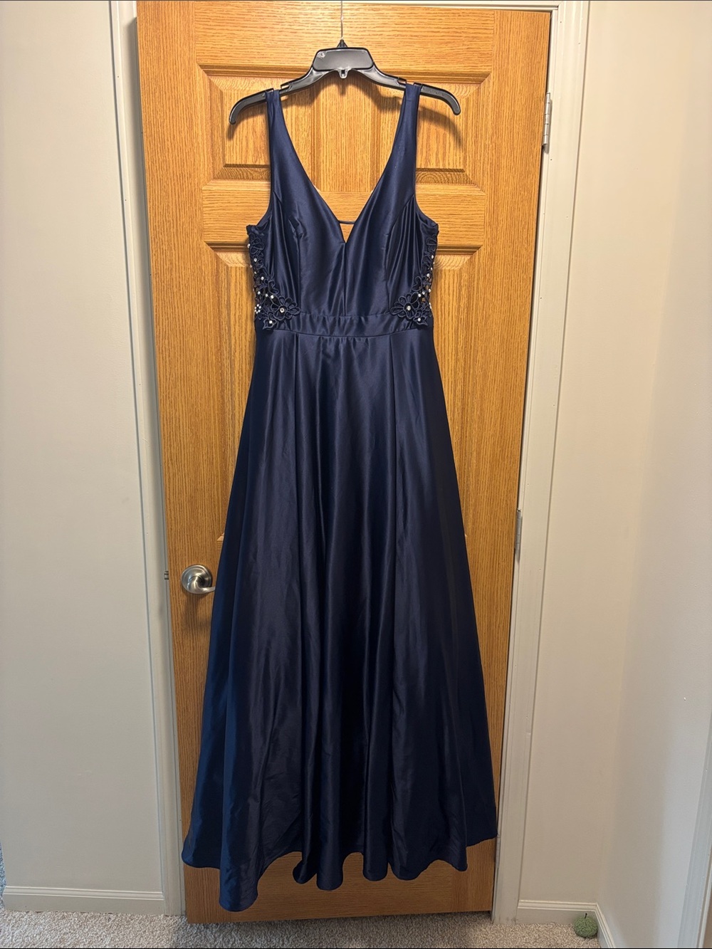 Elegant Navy V-Neck Evening Dress with Beaded Waist